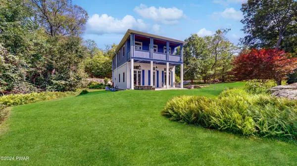 446 Wild Acres DR, Dingmans Ferry, PA 18328