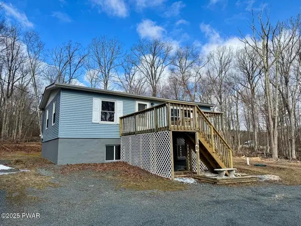133 Muldovan DR, Hawley, PA 18428