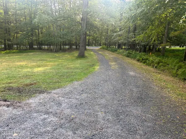 133 Muldovan DR, Hawley, PA 18428