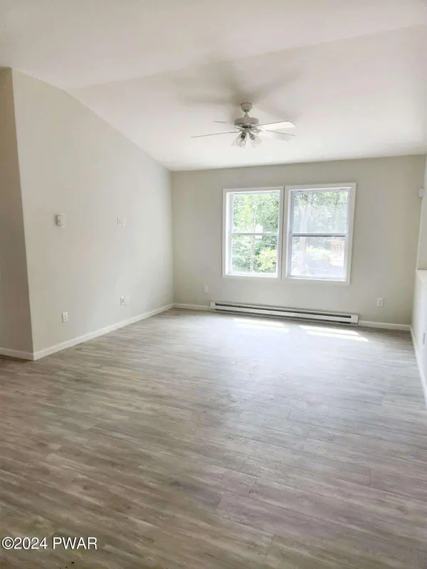 105 Park Rdige DR, Milford, PA 18337