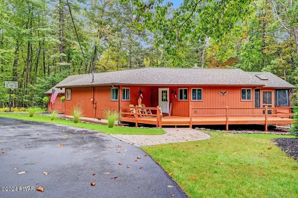 163 Indian DR, Greentown, PA 18426