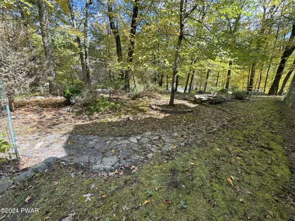 281 Water Forest DR, Dingmans Ferry, PA 18328