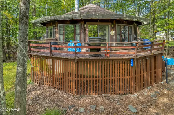 127 Westwood DR, Dingmans Ferry, PA 18328