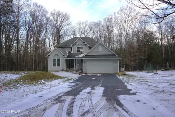 127 Hillcrest DR, Greentown, PA 18426
