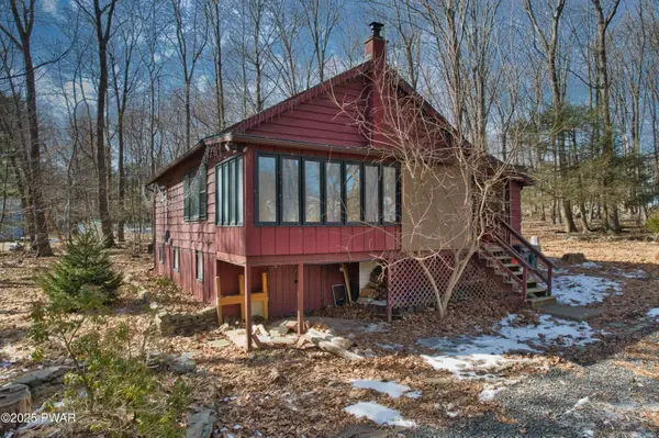 118 Forest LN, Cresco, PA 18326