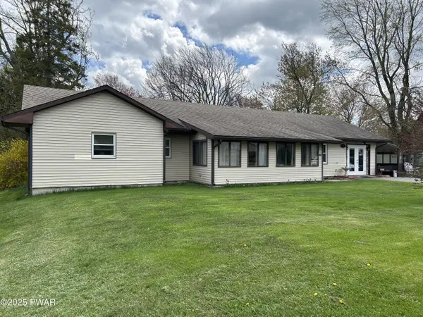 448 Cemetery RD, Hamlin, PA 18444