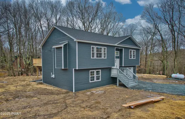 800 Main CT, Hawley, PA 18428