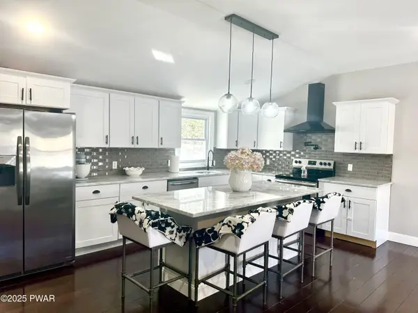 115 Adrienne CT, Dingmans Ferry, PA 18328