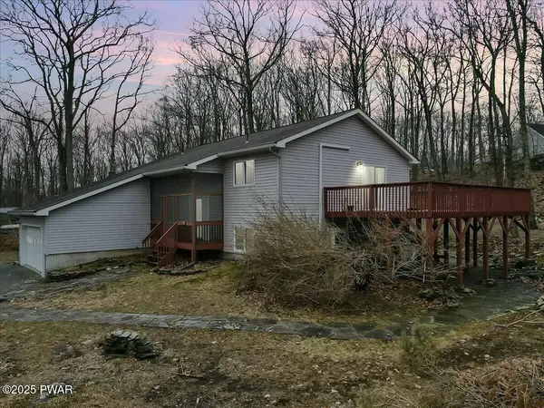120 High Meadow DR, Milford, PA 18337