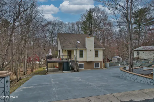 215 Wild Acres DR, Dingmans Ferry, PA 18328
