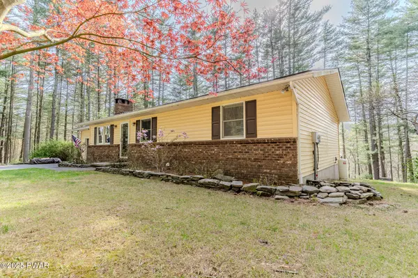 117 Circle DR, Hawley, PA 18428