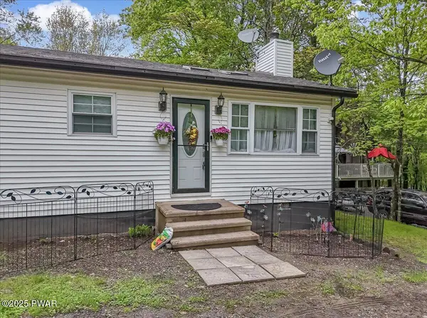 147 Spring DR, Dingmans Ferry, PA 18328