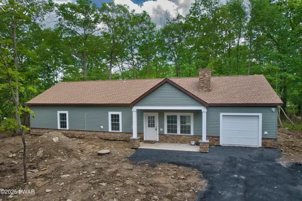 209 Bindale RD, Tamiment, PA 18371