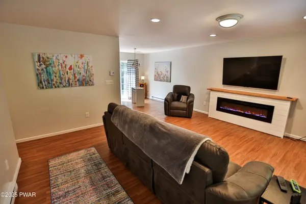 107 E Maheli DR, Dingmans Ferry, PA 18328