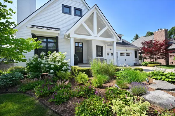 1210 Manchester RD, Birmingham, MI 48009