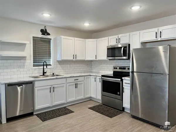 1016 Yuma ST, Manhattan, KS 66502