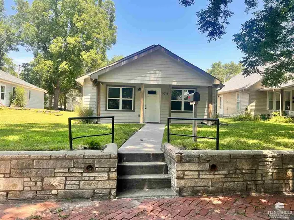 1016 Yuma ST, Manhattan, KS 66502