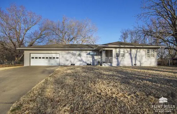 1228 Linda DR, Junction City, KS 66441