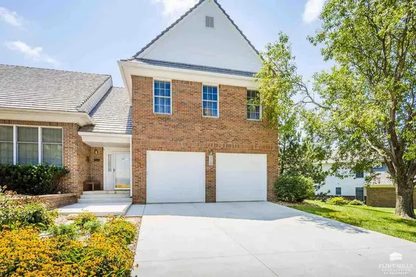 1528 Williamsburg DR, Manhattan, KS 66502