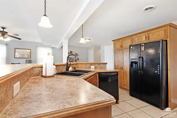 2900 Brookville DR, Manhattan, KS 66502