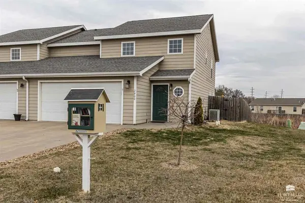 2900 Brookville DR, Manhattan, KS 66502
