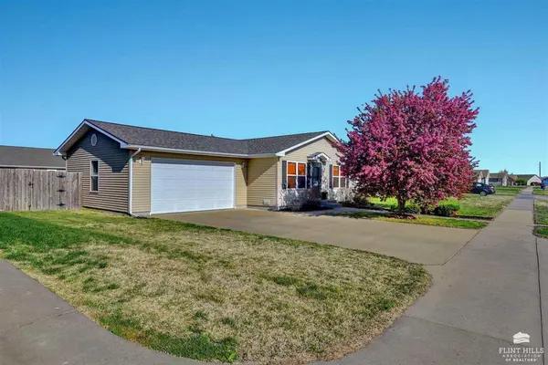 2729 Brookville DR, Manhattan, KS 66502