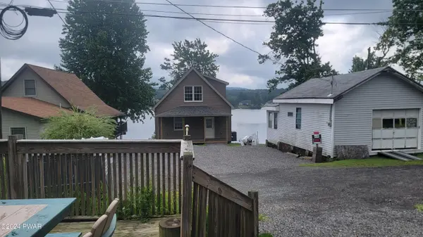 141 Bates Patch RD, Greenfield Twp, PA 18407