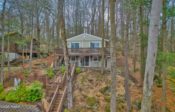 46 Roamingwood RD, Lake Ariel, PA 18436
