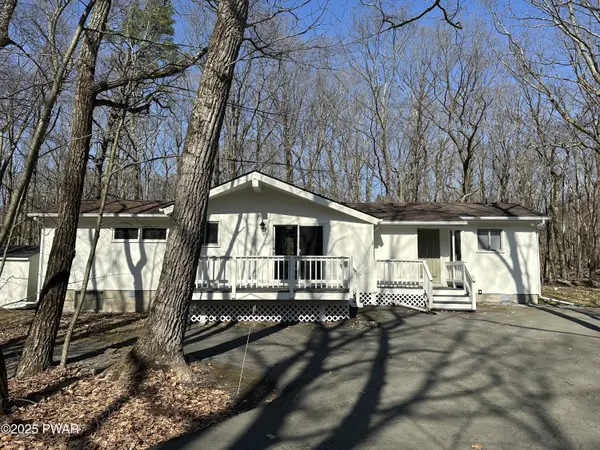 107 Ridgeway DR, Hawley, PA 18428