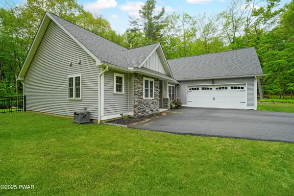108 Magnolia LN, Milford, PA 18337