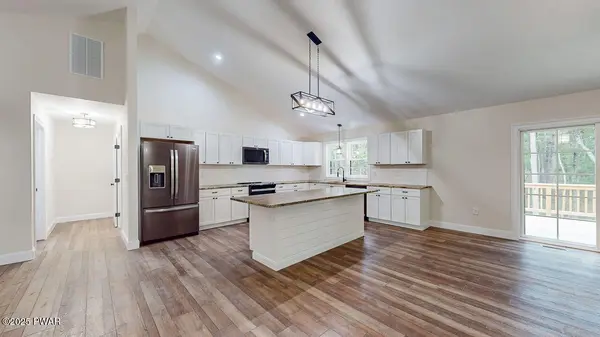 119 Lenape DR, Milford, PA 18337