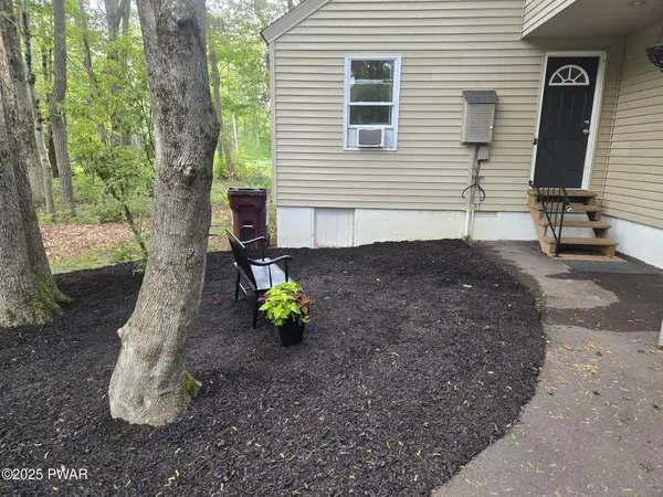 125 Country Club DR, Hawley, PA 18428