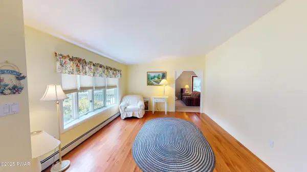 107 Winterberry DR, Milford, PA 18337