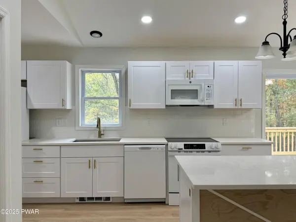 108 Lakeview CT, Milford, PA 18337