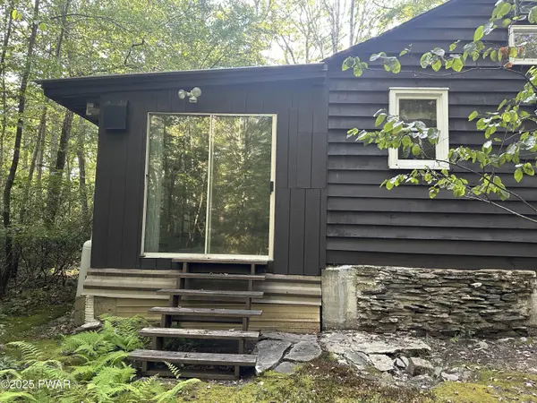 980 Silver Lake RD, Dingmans Ferry, PA 18328
