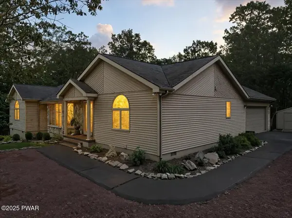 101 Stallion DR, Lords Valley, PA 18428