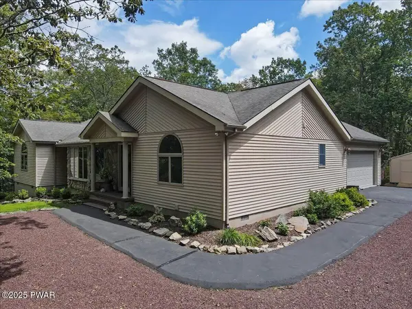 101 Stallion DR, Lords Valley, PA 18428