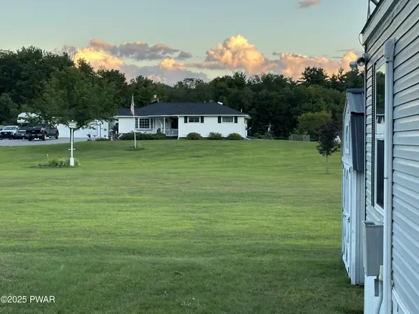 129 Green Acres LN, Milford, PA 18337