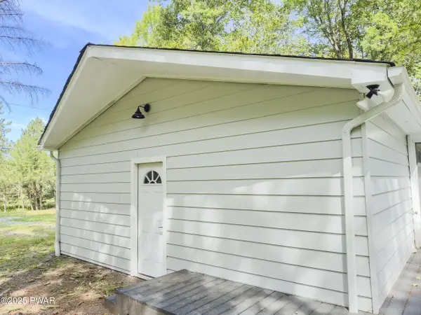 133 Buckskin Drive, Greentown, PA 18426