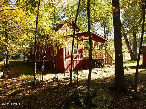 105 Roundhill RD, Dingmans Ferry, PA 18328