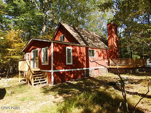 105 Roundhill RD, Dingmans Ferry, PA 18328