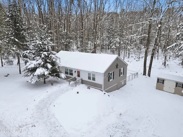 111 Hickory DR, Greentown, PA 18426