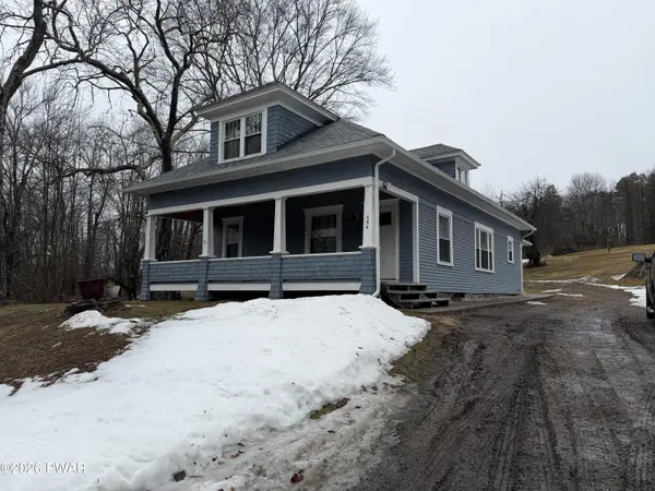 554 Gravity RD, Lake Ariel, PA 18436