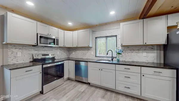 161 Ledgeway DR, Dingmans Ferry, PA 18328