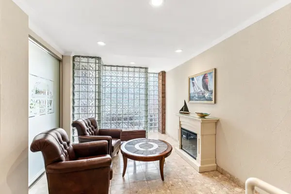 1110 Walden CIR #312, Mississauga, ON L5J 4R3