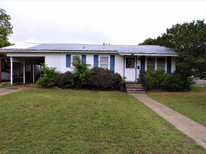 1100 E Wallace ST, Llano, TX 78643-0000