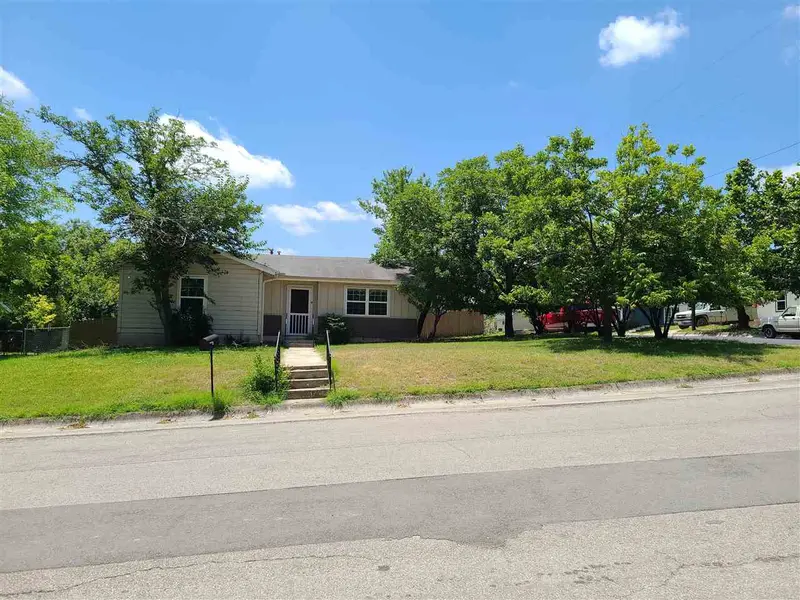 1008 W Avenue B, Lampasas, TX 76550