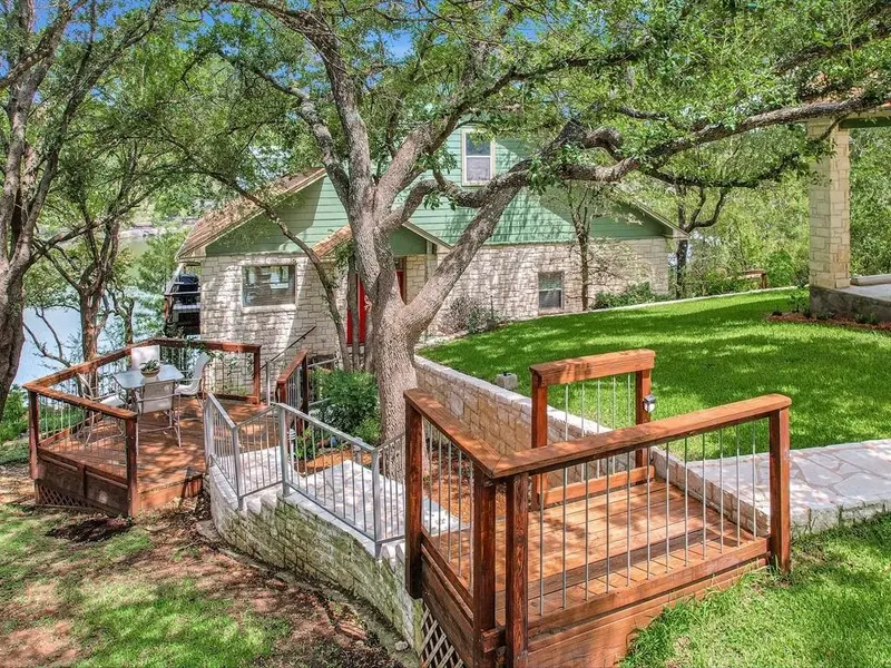 512 Los Escondidos ST, Marble Falls, TX 78654-4658