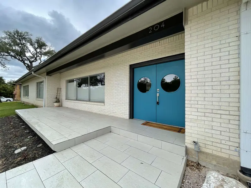 204 S Race ST, Lampasas, TX 76550