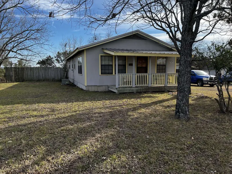 121 Travis LN, Spicewood, TX 78669